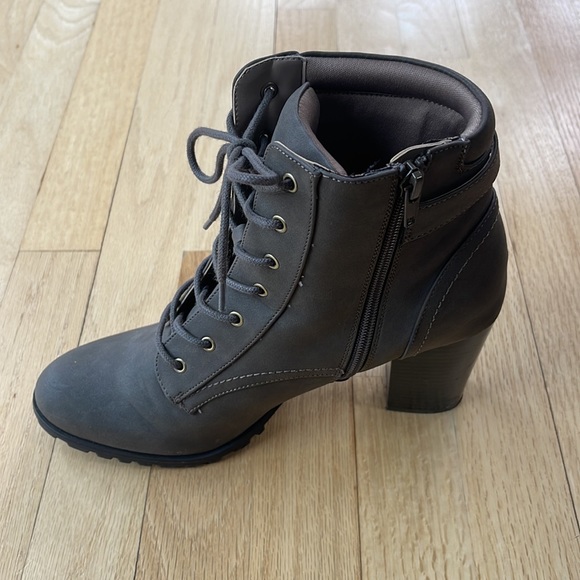 Style & Co ankle booties - Picture 3 of 10